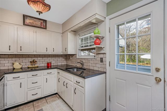 384 S 11th Street, Lindenhurst, NY 11757