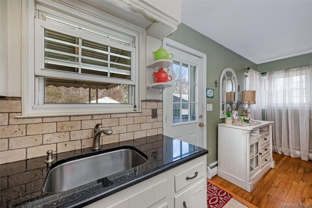 384 S 11th Street, Lindenhurst, NY 11757