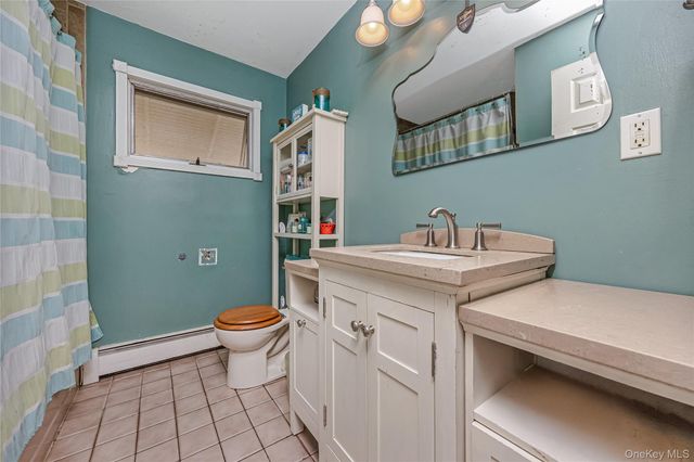 384 S 11th Street, Lindenhurst, NY 11757