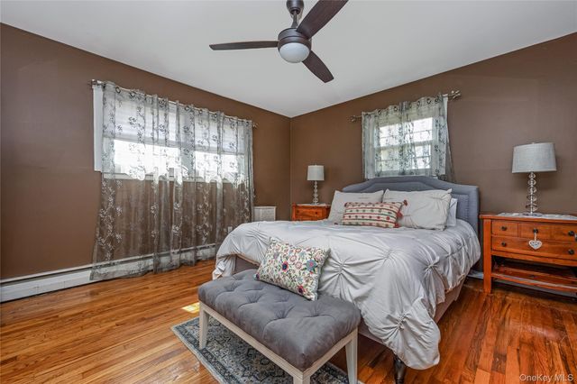 384 S 11th Street, Lindenhurst, NY 11757