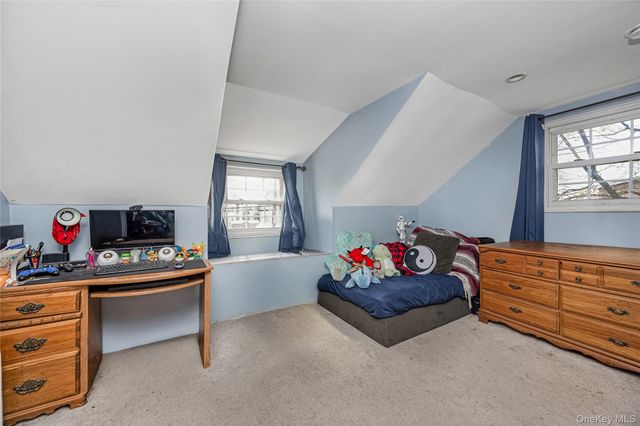 384 S 11th Street, Lindenhurst, NY 11757