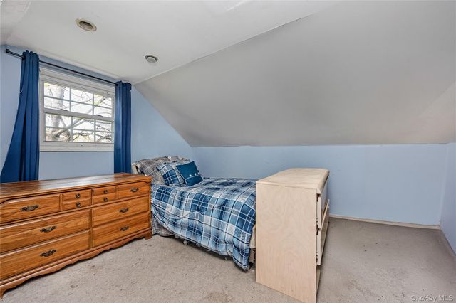 384 S 11th Street, Lindenhurst, NY 11757