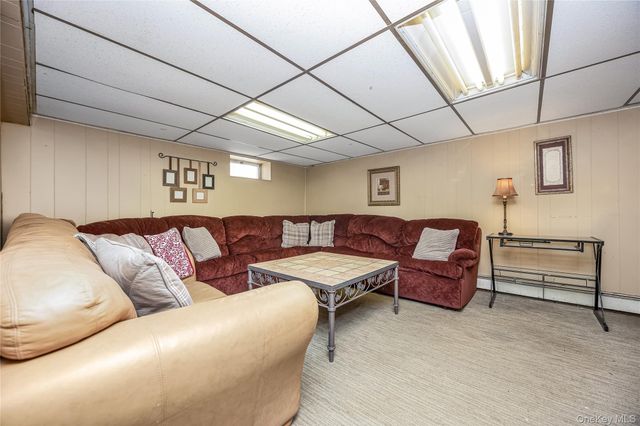 384 S 11th Street, Lindenhurst, NY 11757