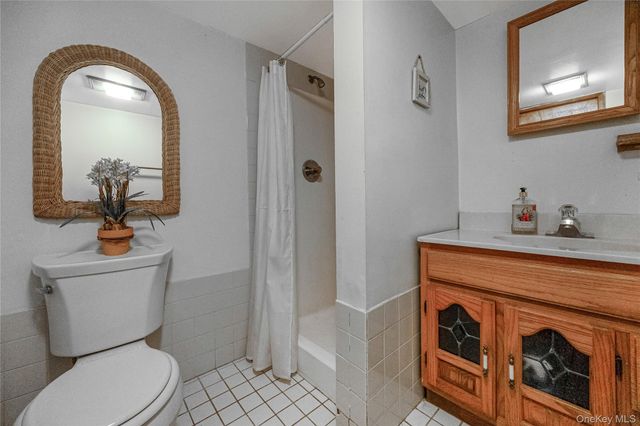 384 S 11th Street, Lindenhurst, NY 11757