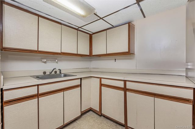 384 S 11th Street, Lindenhurst, NY 11757