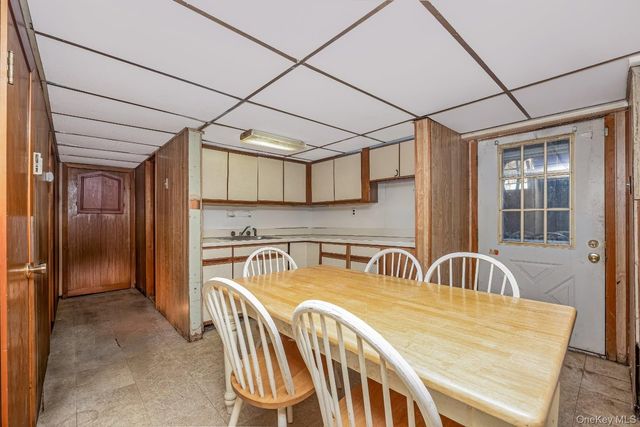 384 S 11th Street, Lindenhurst, NY 11757