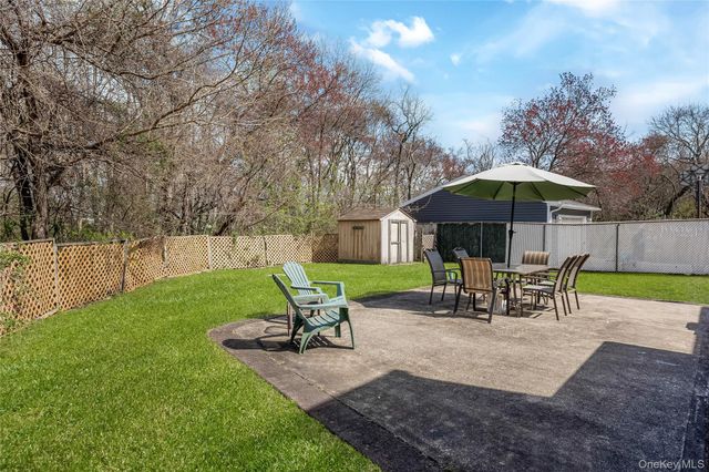 384 S 11th Street, Lindenhurst, NY 11757