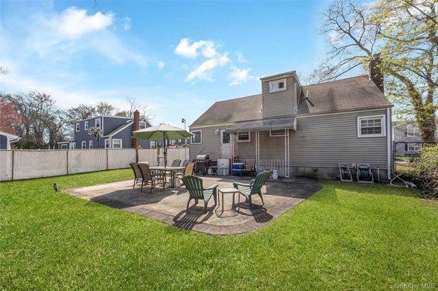 384 S 11th Street, Lindenhurst, NY 11757