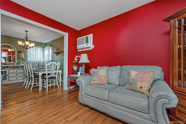 384 S 11th Street, Lindenhurst, NY 11757