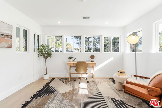 123 N Harvard Boulevard, Los Angeles, CA 90004