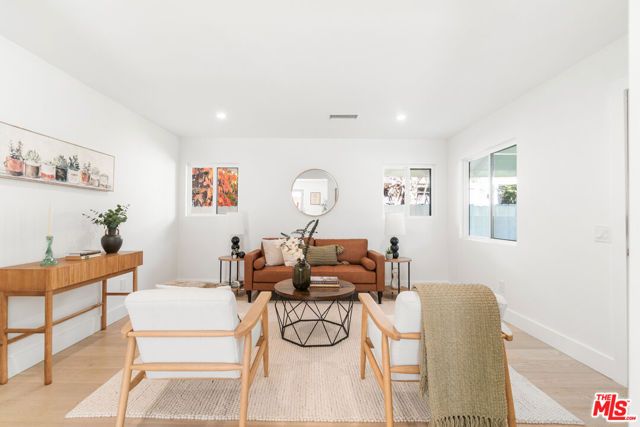 123 N Harvard Boulevard, Los Angeles, CA 90004