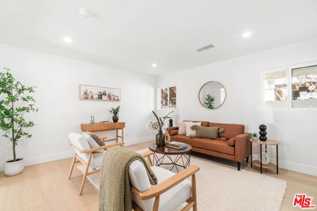 123 N Harvard Boulevard, Los Angeles, CA 90004