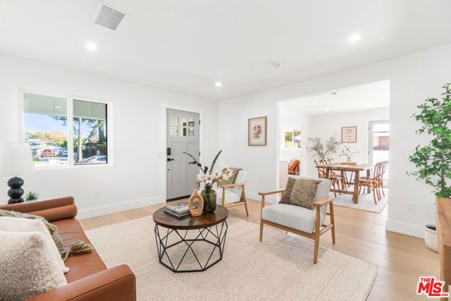 123 N Harvard Boulevard, Los Angeles, CA 90004