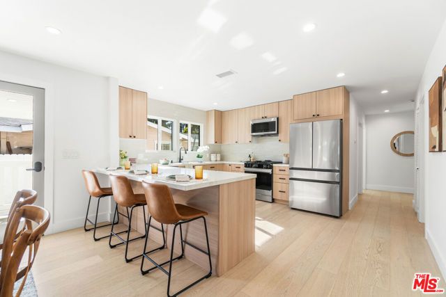 123 N Harvard Boulevard, Los Angeles, CA 90004