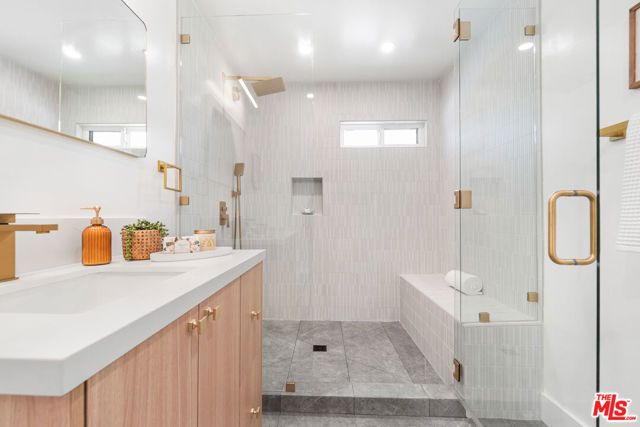 123 N Harvard Boulevard, Los Angeles, CA 90004