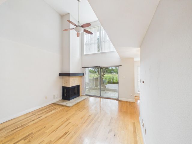 15938 Seahorse Drive 275, Houston, TX 77062