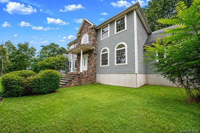 642 County Route 12, New Hampton, NY 10958