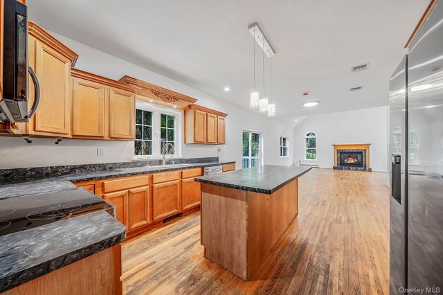642 County Route 12, New Hampton, NY 10958
