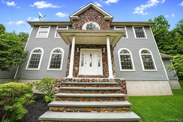 642 County Route 12, New Hampton, NY 10958