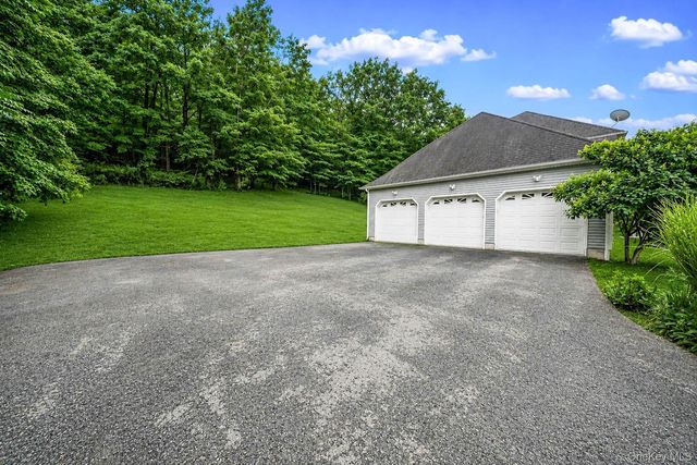642 County Route 12, New Hampton, NY 10958