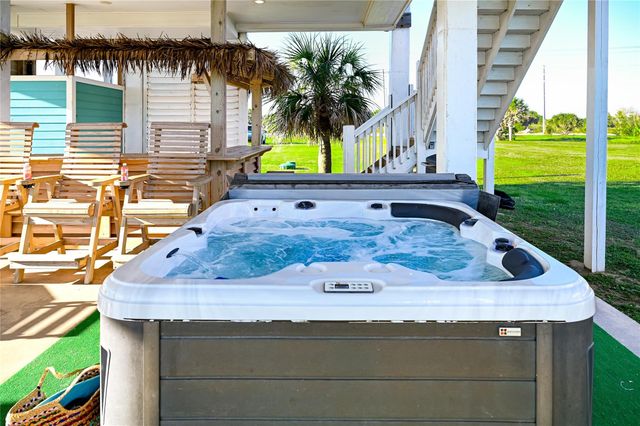 986 Edson Drive, Gilchrist, TX 77617