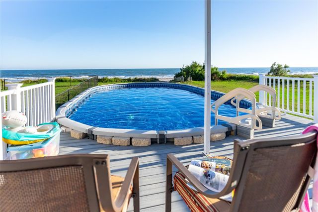 986 Edson Drive, Gilchrist, TX 77617