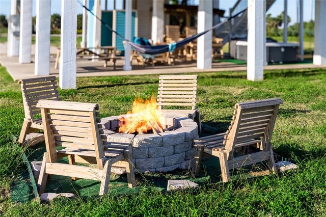 986 Edson Drive, Gilchrist, TX 77617