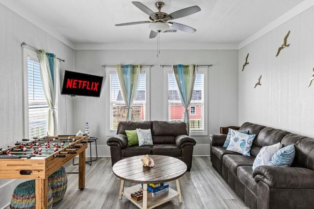 986 Edson Drive, Gilchrist, TX 77617