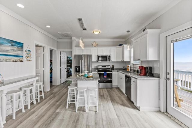 986 Edson Drive, Gilchrist, TX 77617