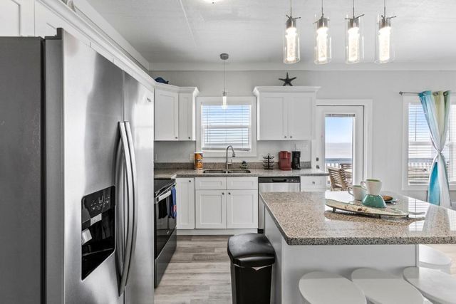 986 Edson Drive, Gilchrist, TX 77617