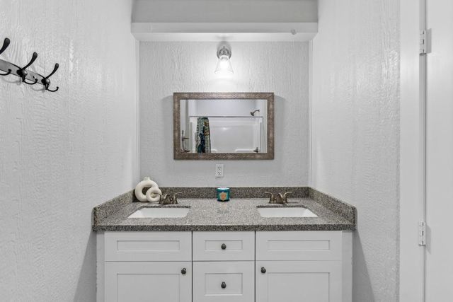 986 Edson Drive, Gilchrist, TX 77617