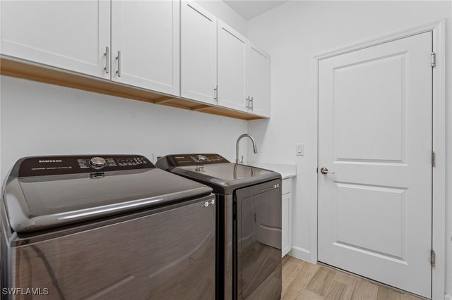 1779 Hagen CT, Naples, FL 34120