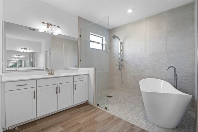 1779 Hagen CT, Naples, FL 34120