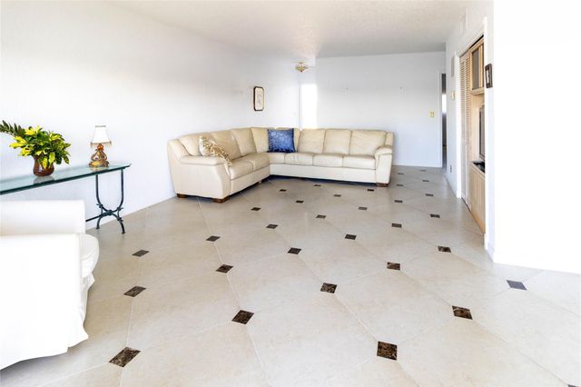 1201 S Riverside Drive S 206, Pompano Beach, FL 33062