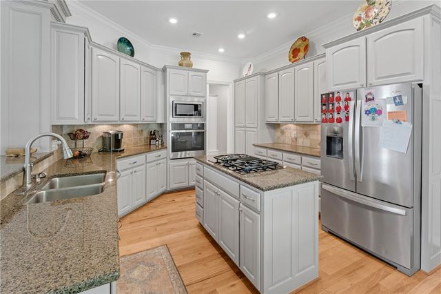 2529 N Candlewood Drive, Fayetteville, AR 72703