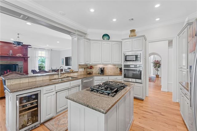 2529 N Candlewood Drive, Fayetteville, AR 72703