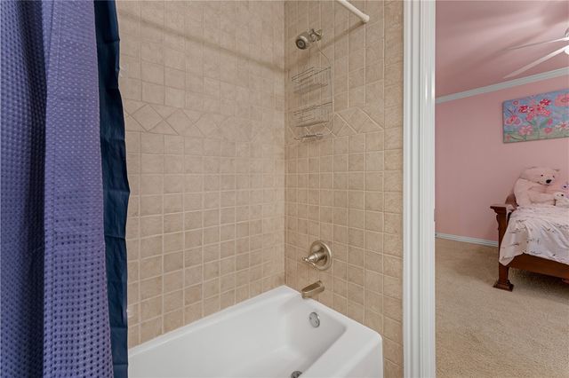 2529 N Candlewood Drive, Fayetteville, AR 72703