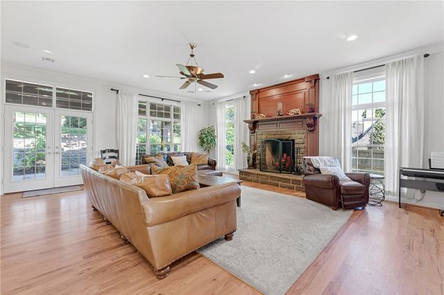 2529 N Candlewood Drive, Fayetteville, AR 72703