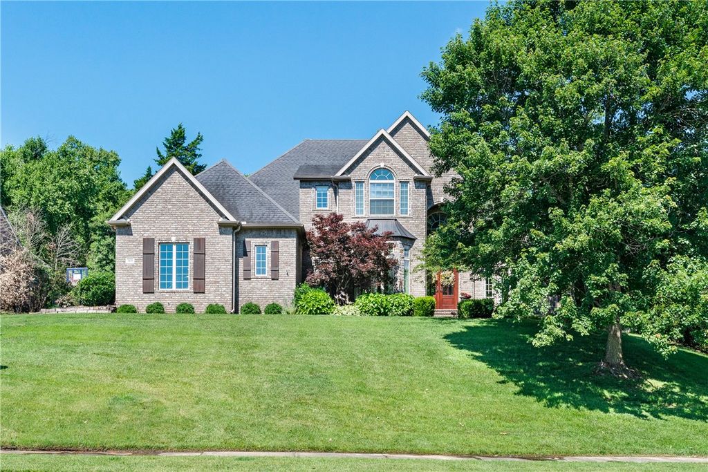 2529 N Candlewood Drive, Fayetteville, AR 72703