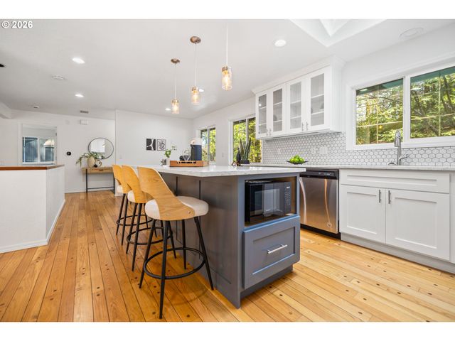 4937 Sw HUMPHREY PARK Rd, Portland, OR 97221