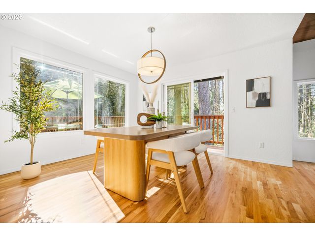 4937 Sw HUMPHREY PARK Rd, Portland, OR 97221