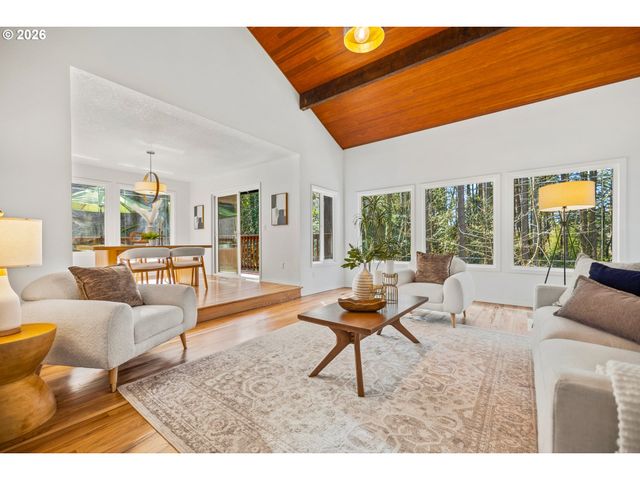 4937 Sw HUMPHREY PARK Rd, Portland, OR 97221