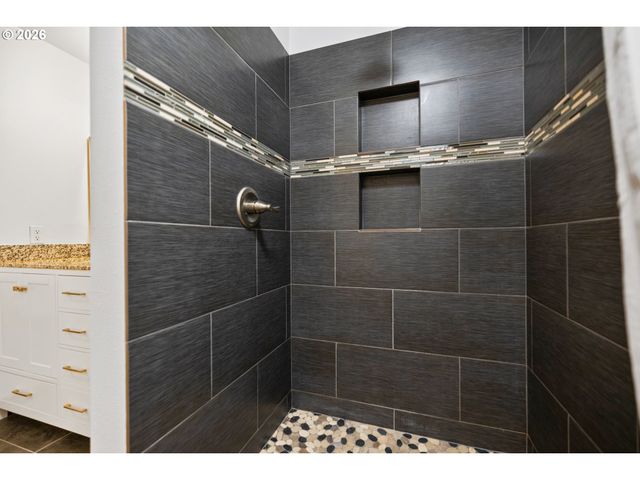 4937 Sw HUMPHREY PARK Rd, Portland, OR 97221