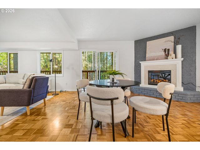 4937 Sw HUMPHREY PARK Rd, Portland, OR 97221