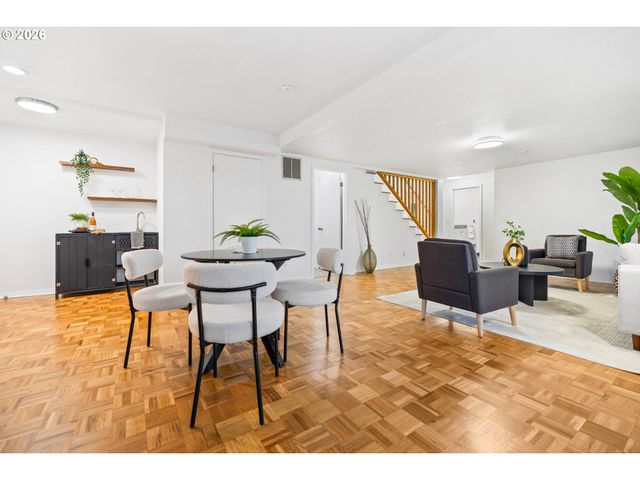 4937 Sw HUMPHREY PARK Rd, Portland, OR 97221