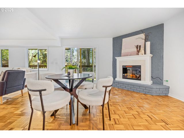 4937 Sw HUMPHREY PARK Rd, Portland, OR 97221