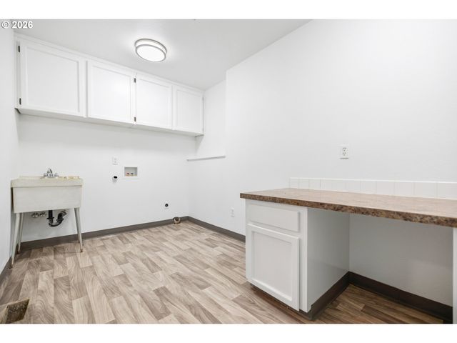 4937 Sw HUMPHREY PARK Rd, Portland, OR 97221