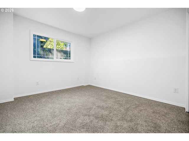 4937 Sw HUMPHREY PARK Rd, Portland, OR 97221