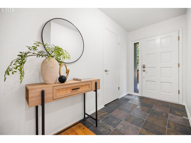 4937 Sw HUMPHREY PARK Rd, Portland, OR 97221