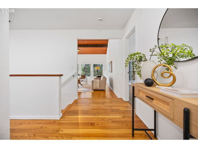 4937 Sw HUMPHREY PARK Rd, Portland, OR 97221